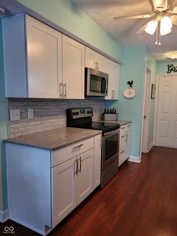 9306 W Golden Oaks W, Indianapolis, IN 46260