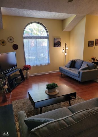 9306 W Golden Oaks W, Indianapolis, IN 46260