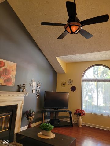 9306 W Golden Oaks W, Indianapolis, IN 46260