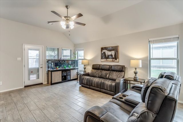 121 Rosemary Drive, Azle, TX 76020