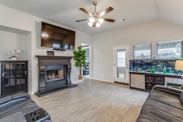 121 Rosemary Drive, Azle, TX 76020