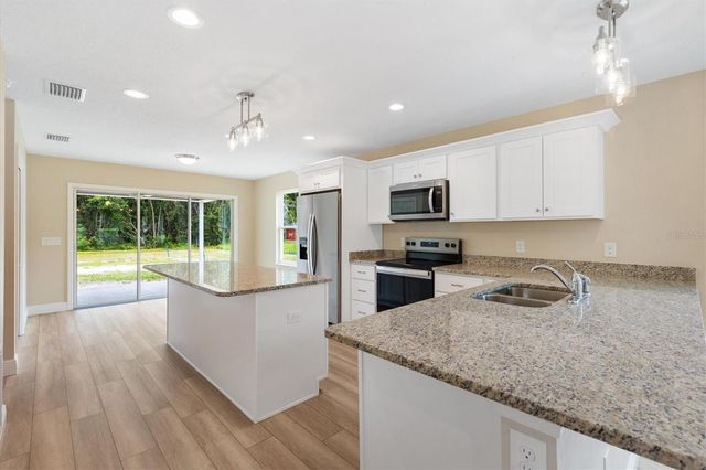 555 E ANDERSON AVENUE, Bushnell, FL 33513