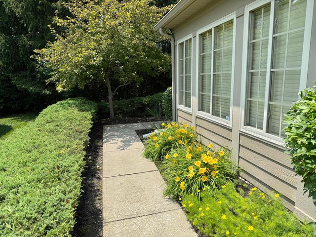 6608 Lakeview Circle, Canal Winchester, OH 43110