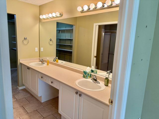 6608 Lakeview Circle, Canal Winchester, OH 43110