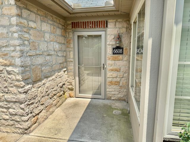 6608 Lakeview Circle, Canal Winchester, OH 43110