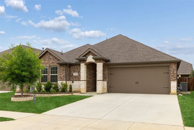 9721 Daisy Mae Lane, Aubrey, TX 76227