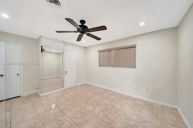 565 NE 160th St, Miami, FL 33162