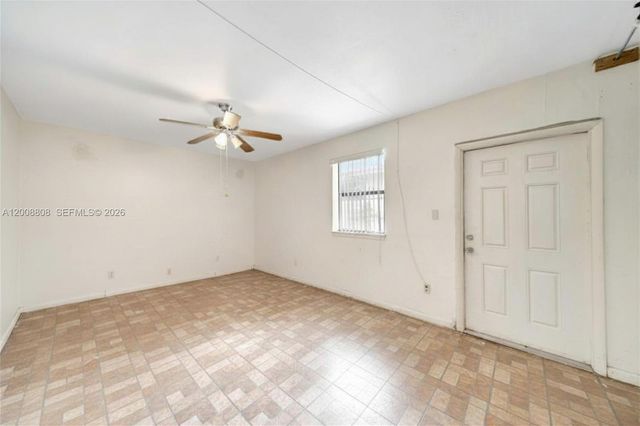 565 NE 160th St, Miami, FL 33162