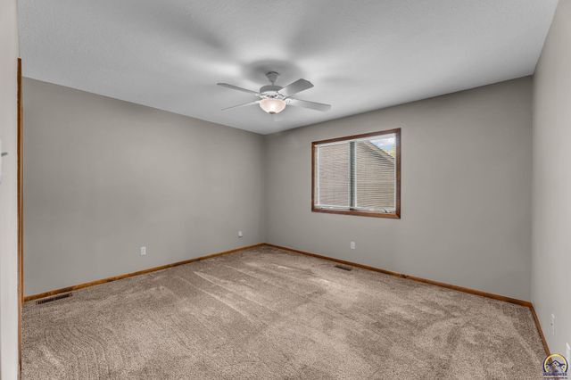 3022 SW Hunters LN, Topeka, KS 66614