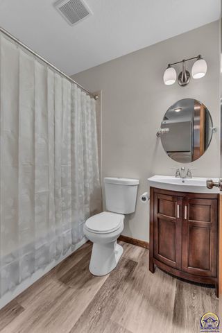 3022 SW Hunters LN, Topeka, KS 66614