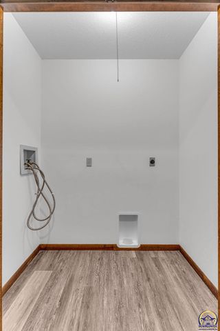 3022 SW Hunters LN, Topeka, KS 66614