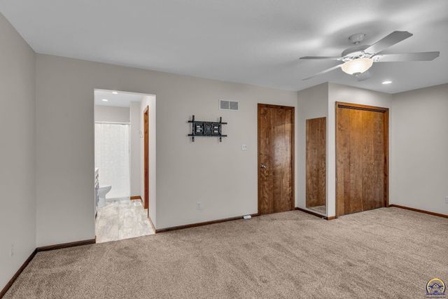 3022 SW Hunters LN, Topeka, KS 66614