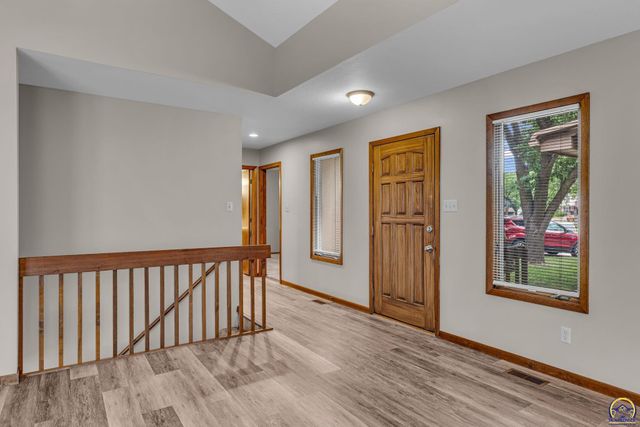 3022 SW Hunters LN, Topeka, KS 66614