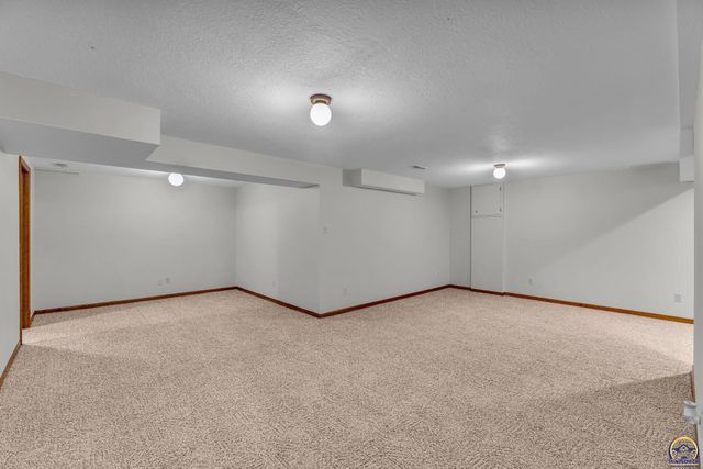 3022 SW Hunters LN, Topeka, KS 66614