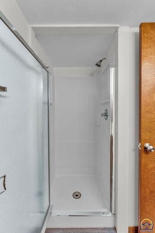 3022 SW Hunters LN, Topeka, KS 66614