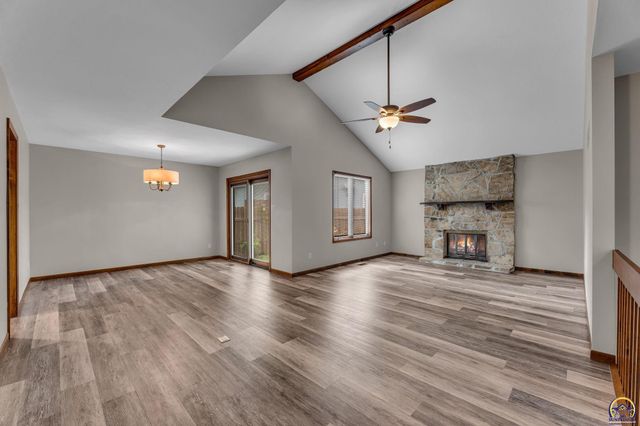 3022 SW Hunters LN, Topeka, KS 66614