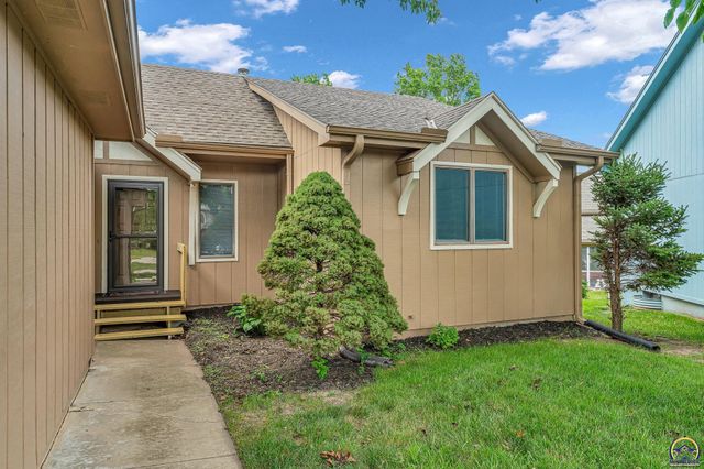 3022 SW Hunters LN, Topeka, KS 66614