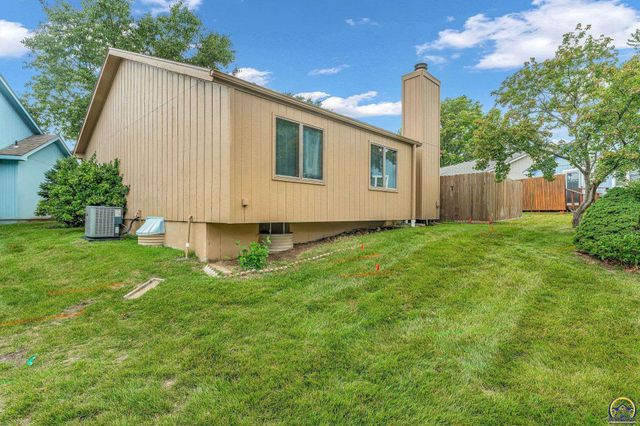 3022 SW Hunters LN, Topeka, KS 66614