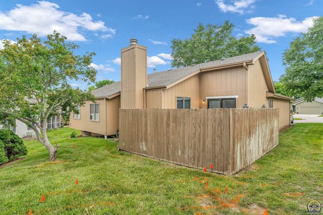 3022 SW Hunters LN, Topeka, KS 66614