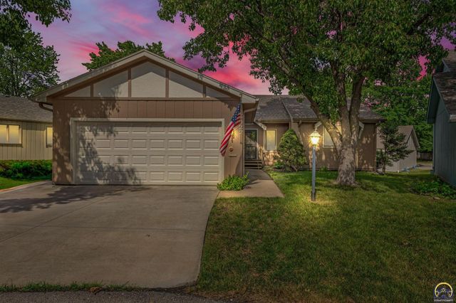 3022 SW Hunters LN, Topeka, KS 66614