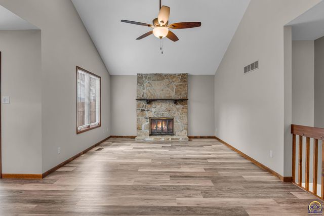 3022 SW Hunters LN, Topeka, KS 66614