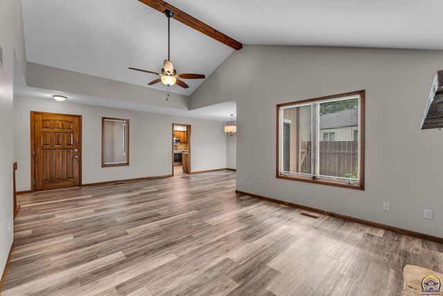 3022 SW Hunters LN, Topeka, KS 66614