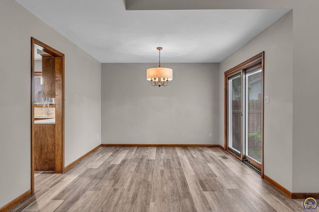 3022 SW Hunters LN, Topeka, KS 66614