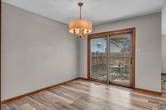 3022 SW Hunters LN, Topeka, KS 66614