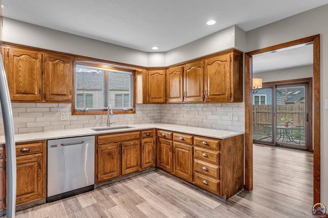 3022 SW Hunters LN, Topeka, KS 66614