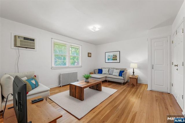 23-08 Howard D, Fair Lawn, NJ 07410