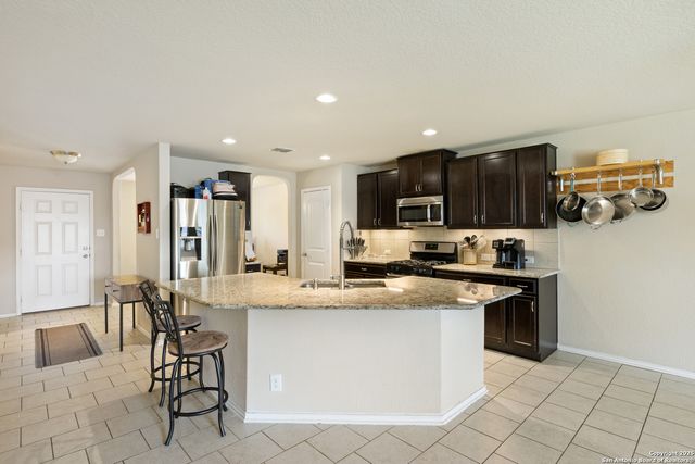 255 Elisabeth Run, San Antonio, TX 78253