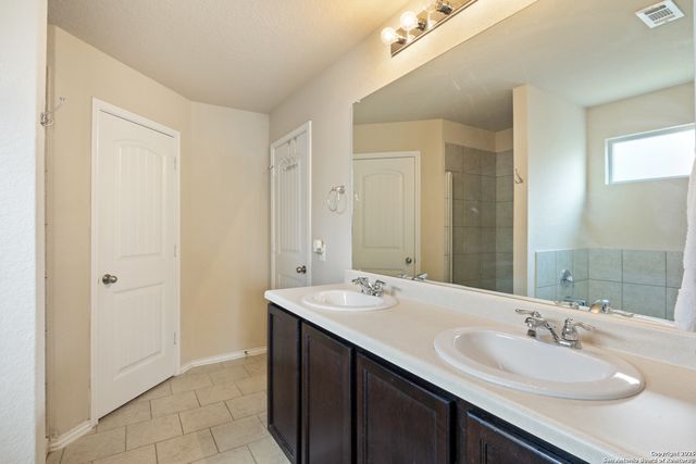 255 Elisabeth Run, San Antonio, TX 78253