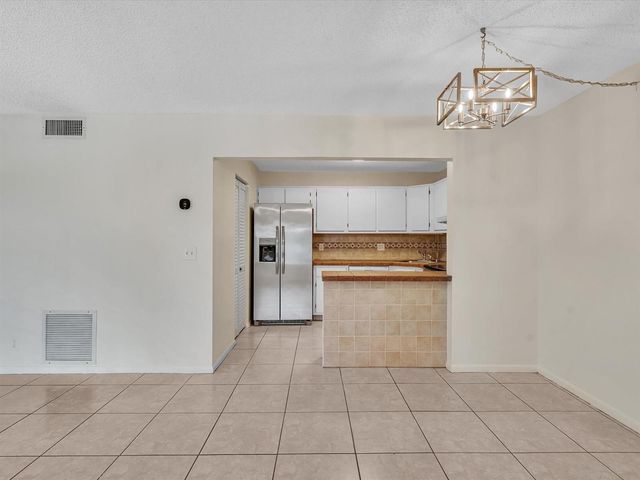 305 Knotty Pine Circle A2, Greenacres, FL 33463