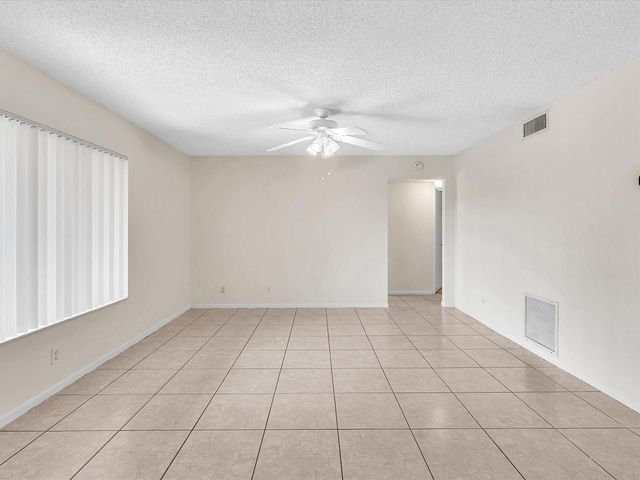 305 Knotty Pine Circle A2, Greenacres, FL 33463