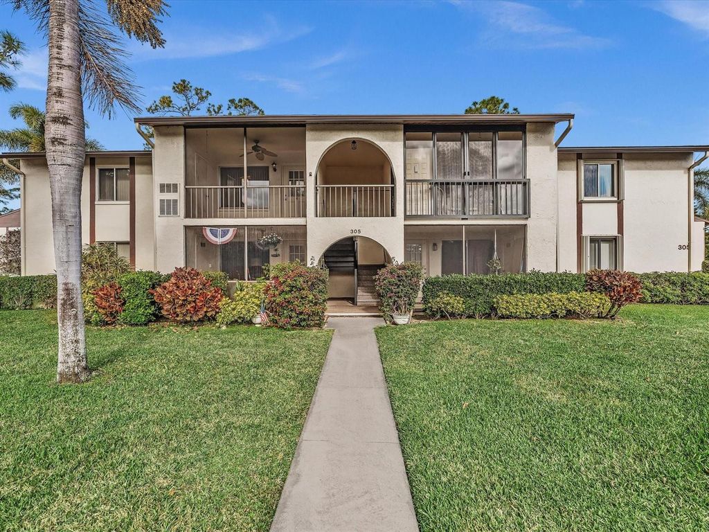 305 Knotty Pine Circle A2, Greenacres, FL 33463