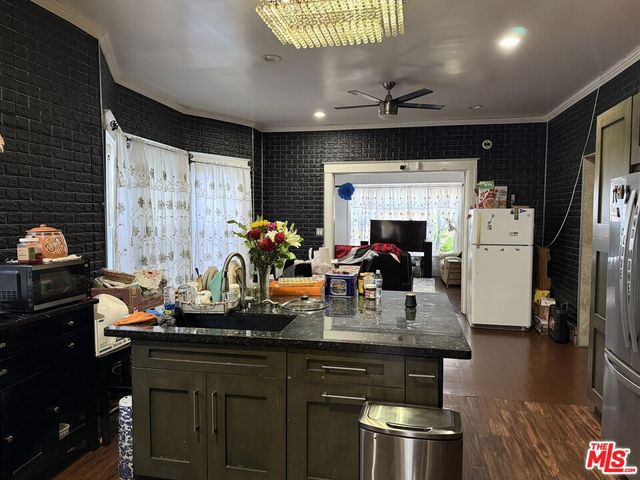 1625 S Bonnie Brae Street, Los Angeles, CA 90006