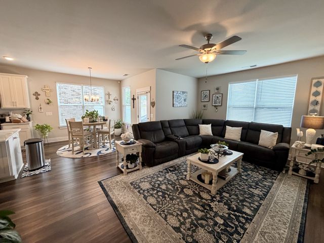 213 Snapdragon Dr, Smyrna, TN 37167