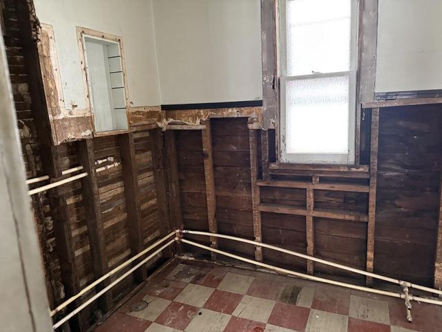 3156 6th STREET, Milwaukee, WI 53212