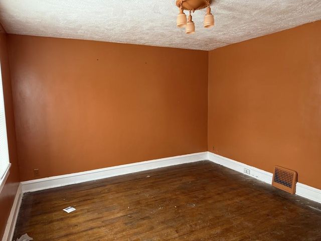3156 6th STREET, Milwaukee, WI 53212