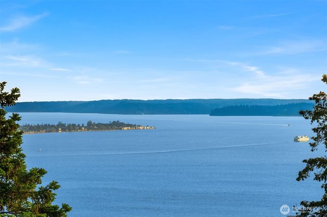 118 Highland Drive, Seattle, WA 98109