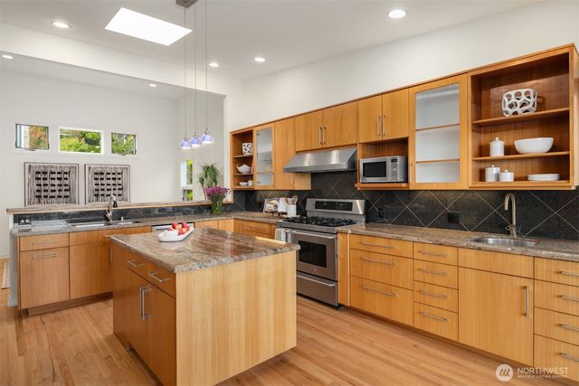 118 Highland Drive, Seattle, WA 98109