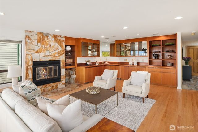 118 Highland Drive, Seattle, WA 98109