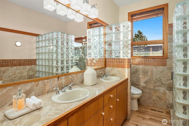 118 Highland Drive, Seattle, WA 98109