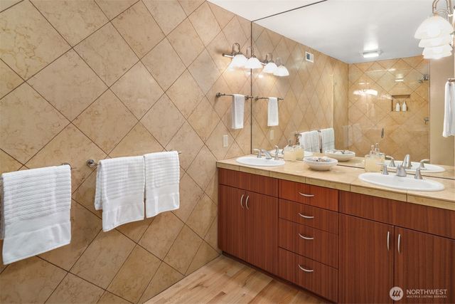 118 Highland Drive, Seattle, WA 98109