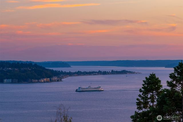 118 Highland Drive, Seattle, WA 98109