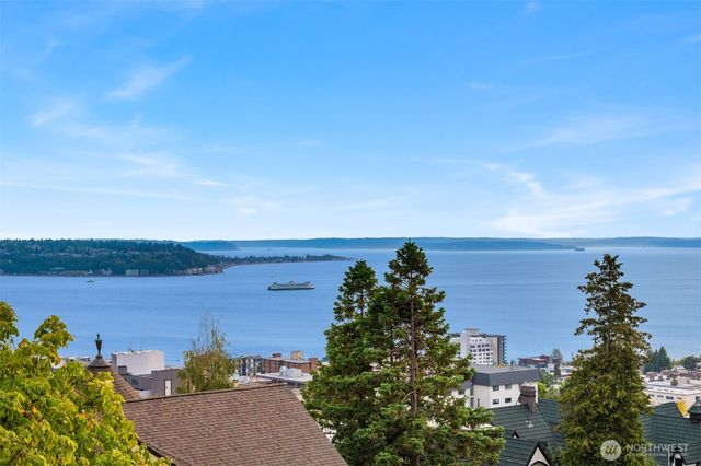 118 Highland Drive, Seattle, WA 98109