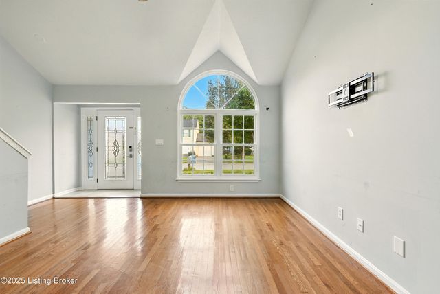 10906 Pineview Ct, Louisville, KY 40299