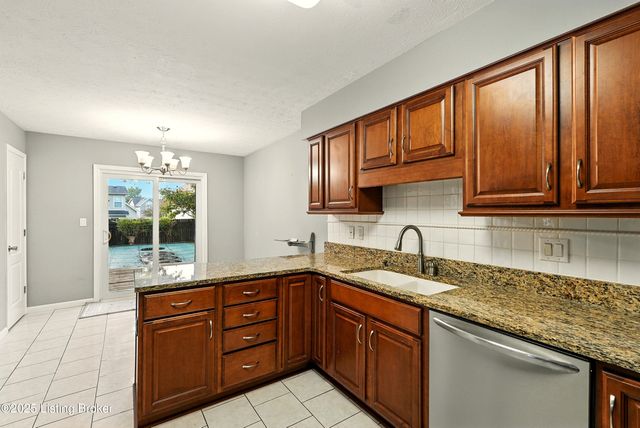 10906 Pineview Ct, Louisville, KY 40299