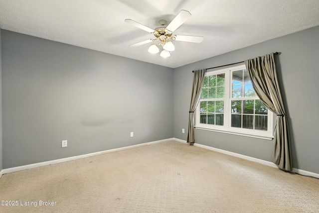 10906 Pineview Ct, Louisville, KY 40299