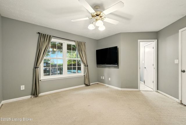 10906 Pineview Ct, Louisville, KY 40299